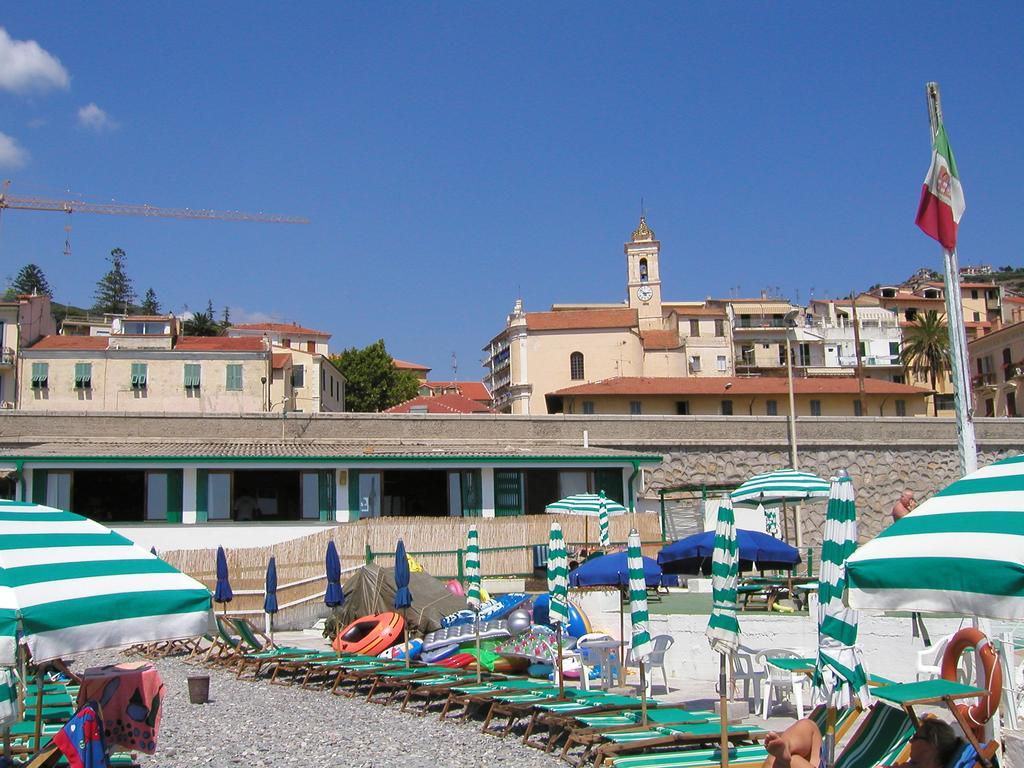 Villa Emma Ospedaletti Exterior photo